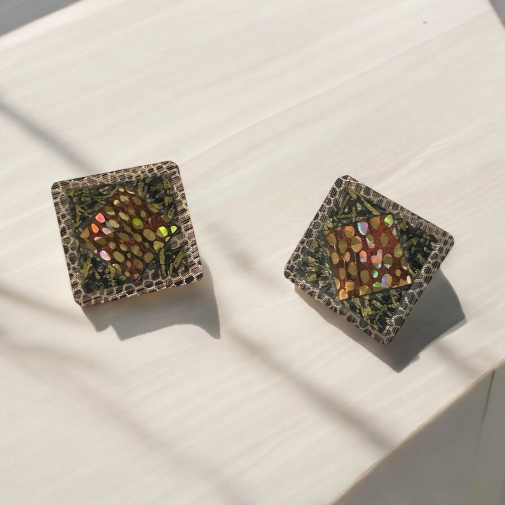 A pair of square lightweight earrings pattern snakeskin, with shiny gold spots.